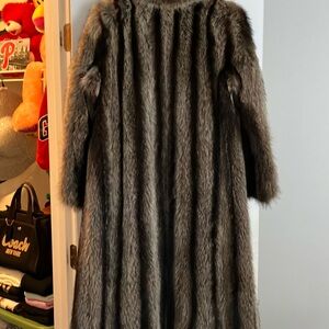 Oversized Gray Cape with Fuzzy Texture